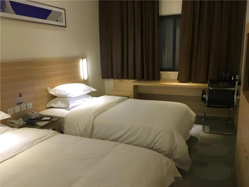 Bed in City Comfort Inn Guangzhou Tiyu West Road Metro Station