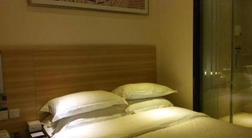 Bed in City Comfort Inn Guangzhou Tiyu West Road Metro Station