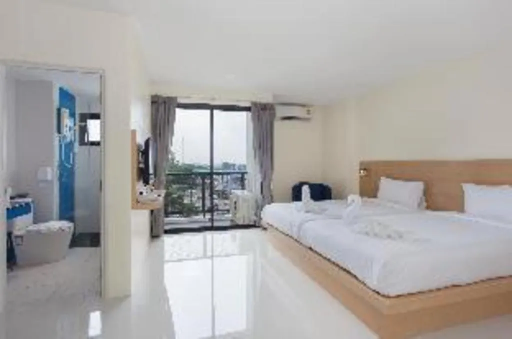 Bed in Le Park Hotel