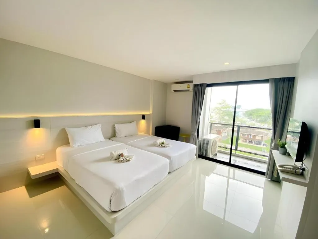 Bed in Le Park Hotel