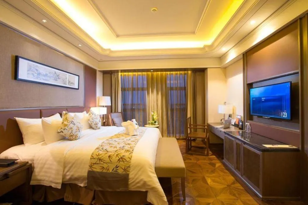 Bed in New Century Grand Hotel Hangzhou Zheshang