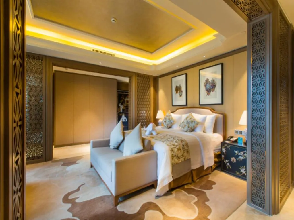 Bed in New Century Grand Hotel Hangzhou Zheshang