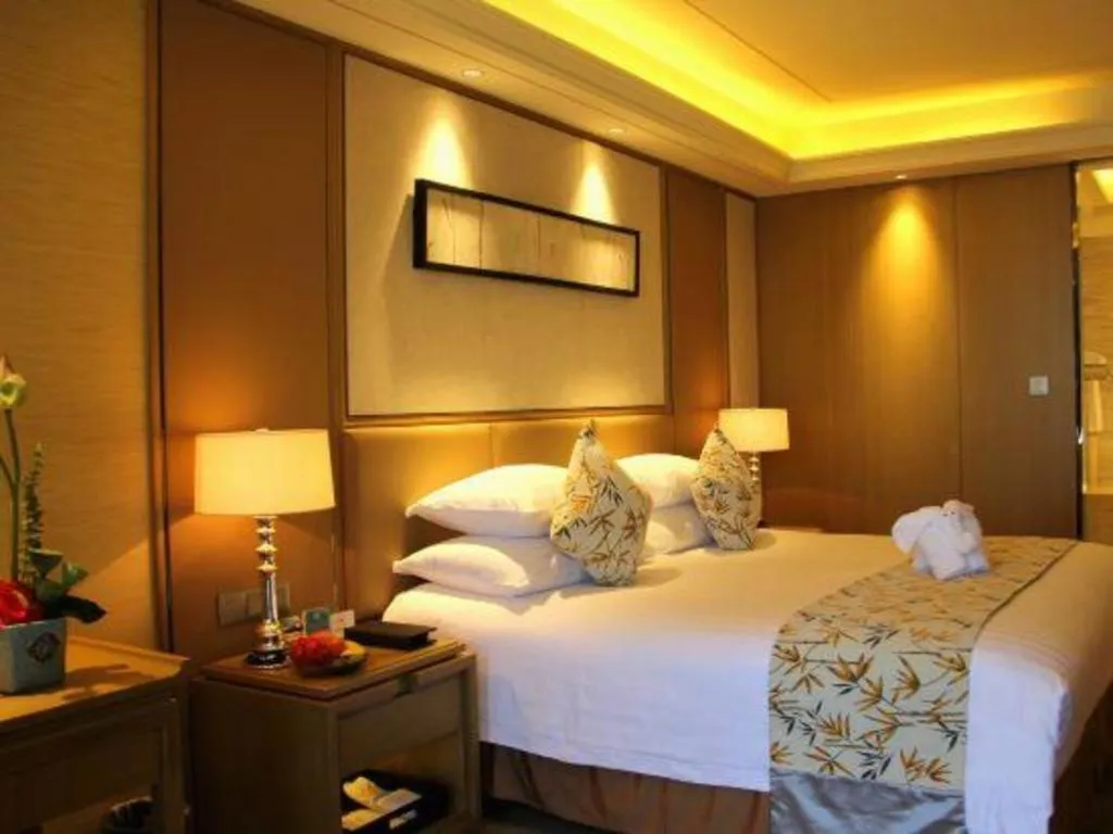 Bed in New Century Grand Hotel Hangzhou Zheshang