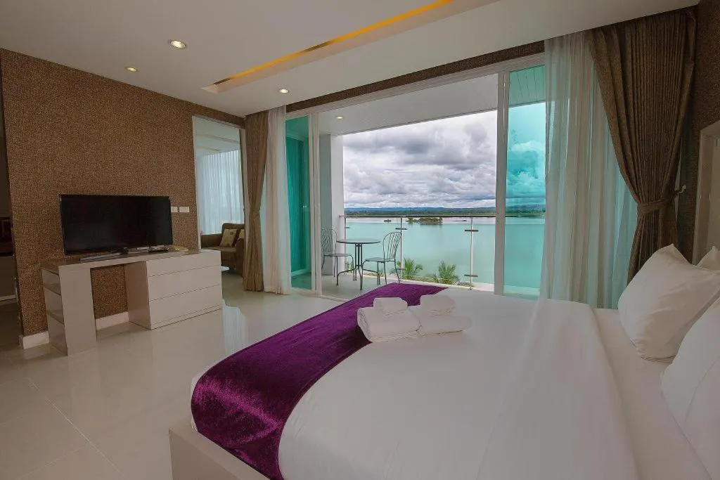 Bed in Phuglong Hotel