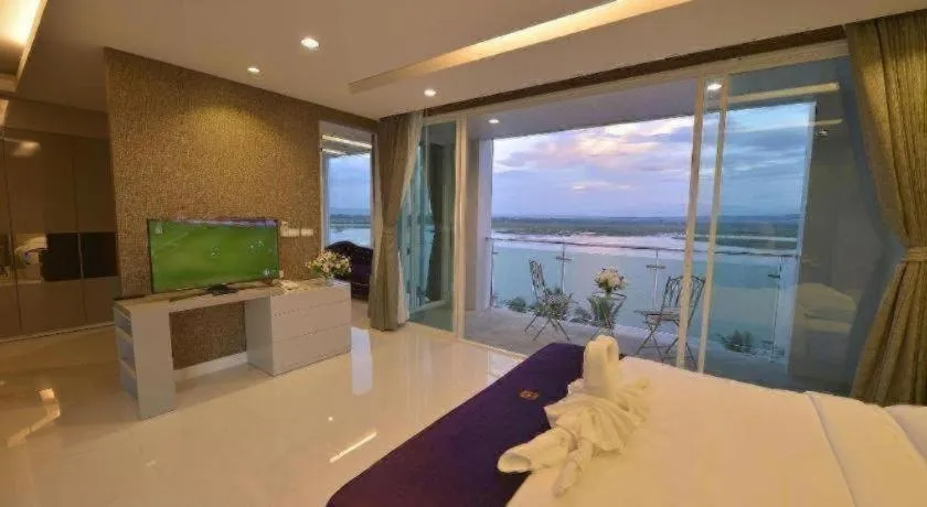 Bed in Phuglong Hotel