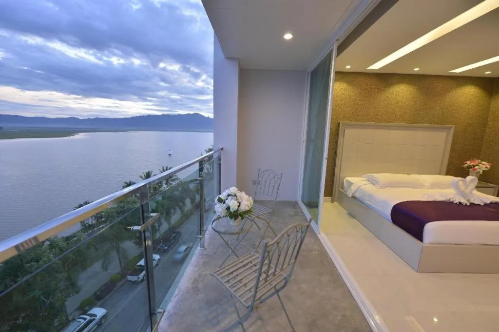 Bed in Phuglong Hotel