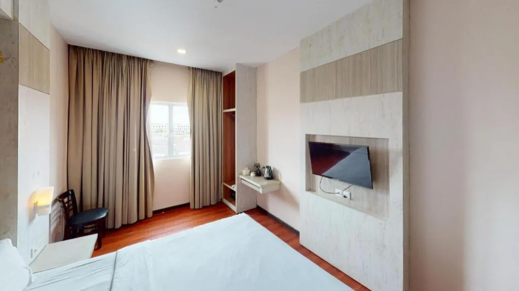 Bed in The Golden Bay Hotel Batam