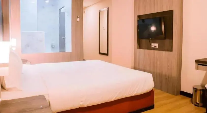 Bed in The Golden Bay Hotel Batam Bed in The Golden Bay Hotel Batam