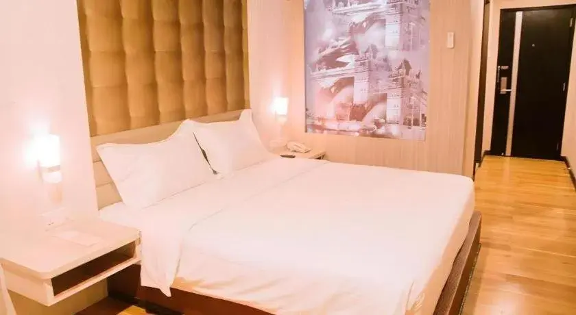 Bed in The Golden Bay Hotel Batam Bed in The Golden Bay Hotel Batam