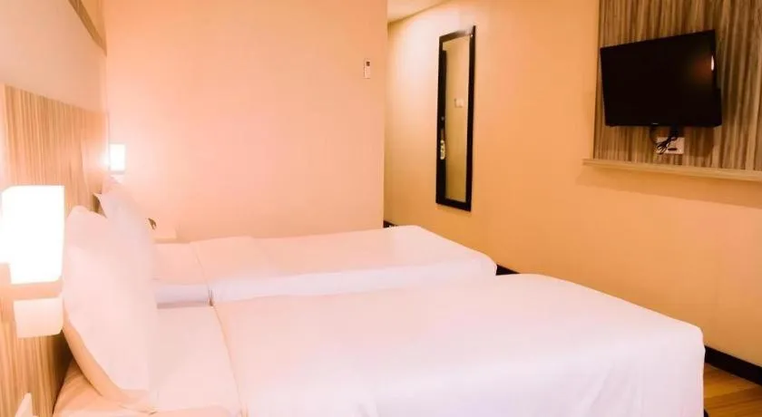 Bed in The Golden Bay Hotel Batam