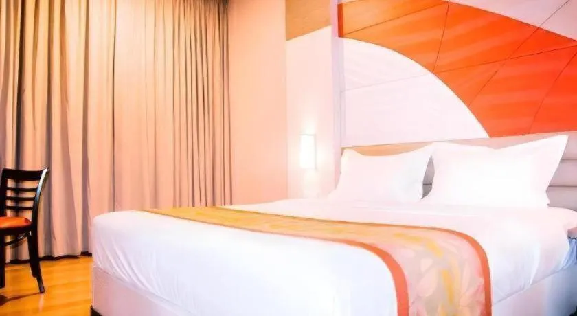 Bed in The Golden Bay Hotel Batam