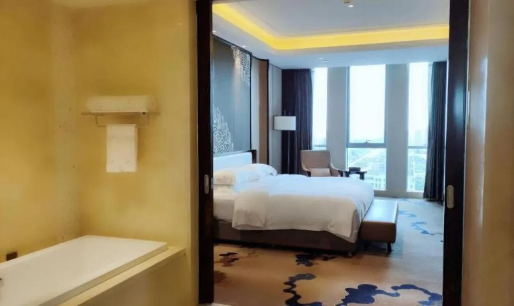 Bed in Beijing Grand Skylight International Hotel