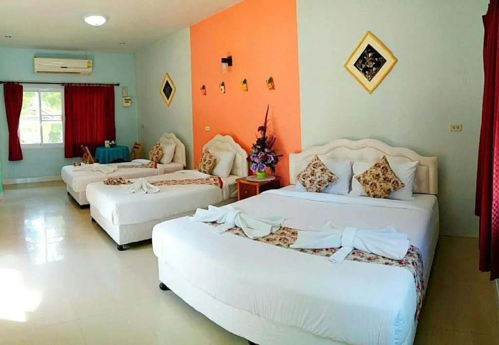 Bed in Tanaosri & Creekside Resort