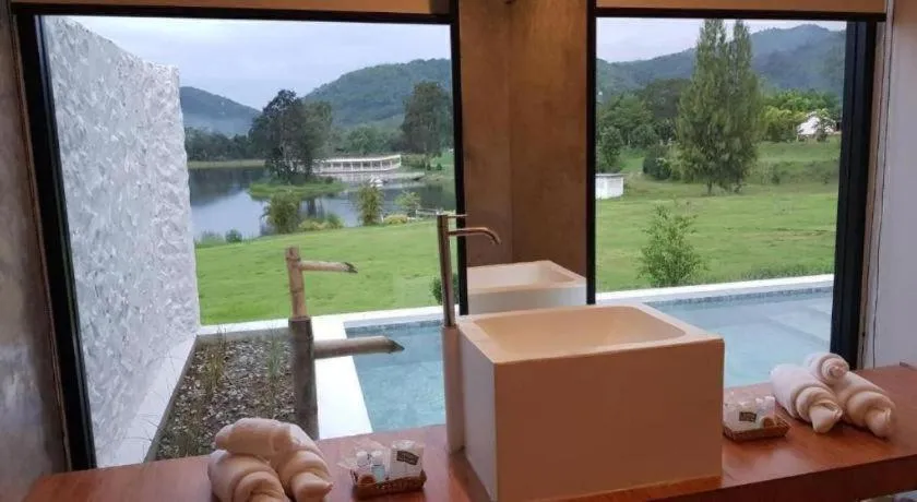 Tanaosri & Creekside Resort