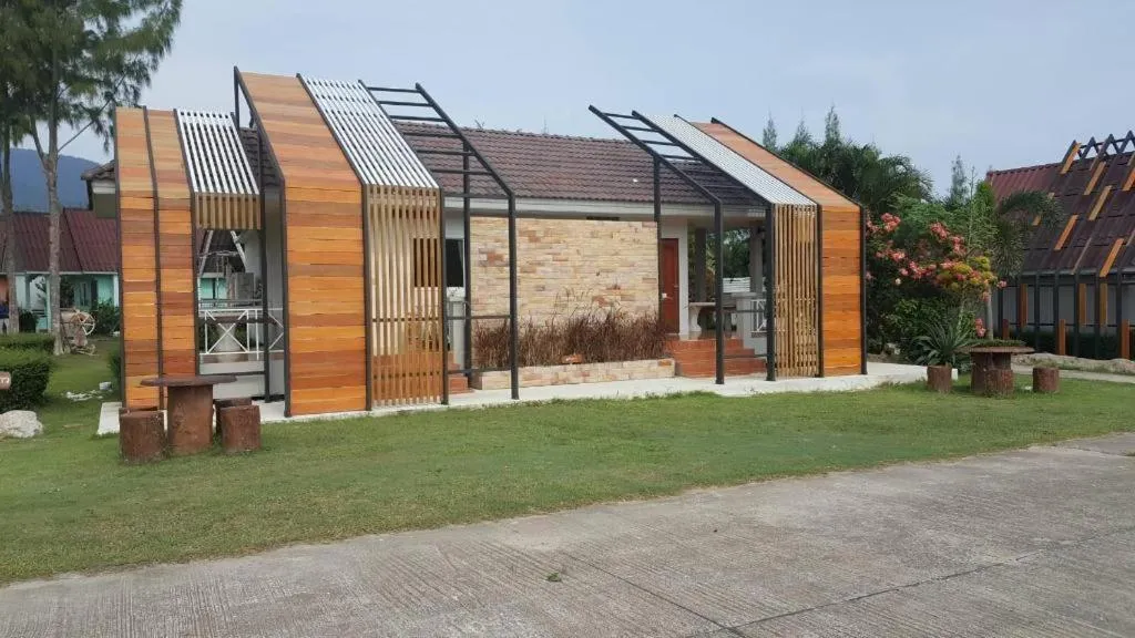 Tanaosri & Creekside Resort