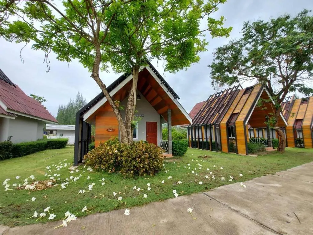 Tanaosri & Creekside Resort