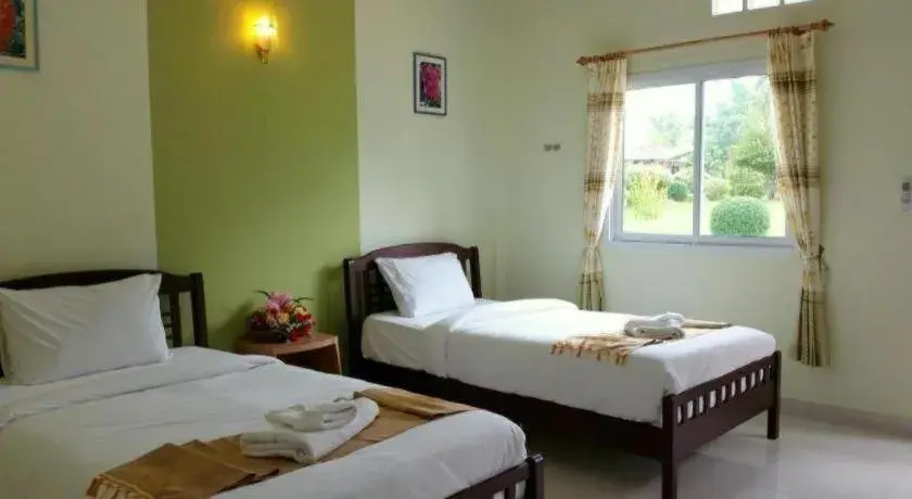 Bed in Tanaosri & Creekside Resort Bed in Tanaosri & Creekside Resort