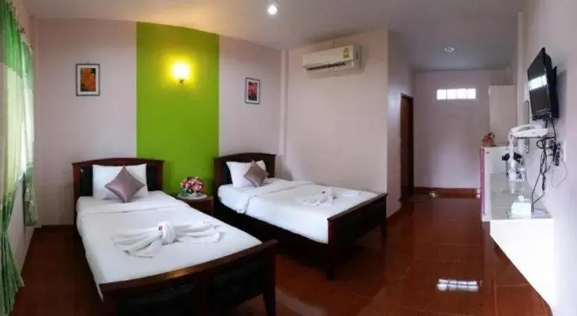 Bed in Tanaosri & Creekside Resort Bed in Tanaosri & Creekside Resort