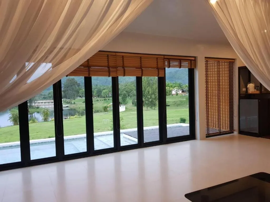 Tanaosri & Creekside Resort