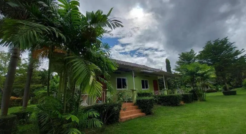 Tanaosri & Creekside Resort