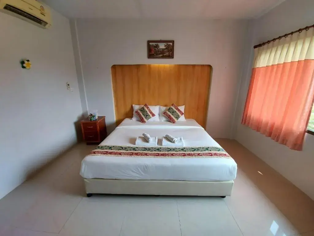 Bed in Tanaosri & Creekside Resort Bed in Tanaosri & Creekside Resort