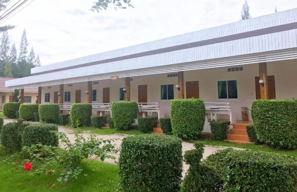 Tanaosri & Creekside Resort