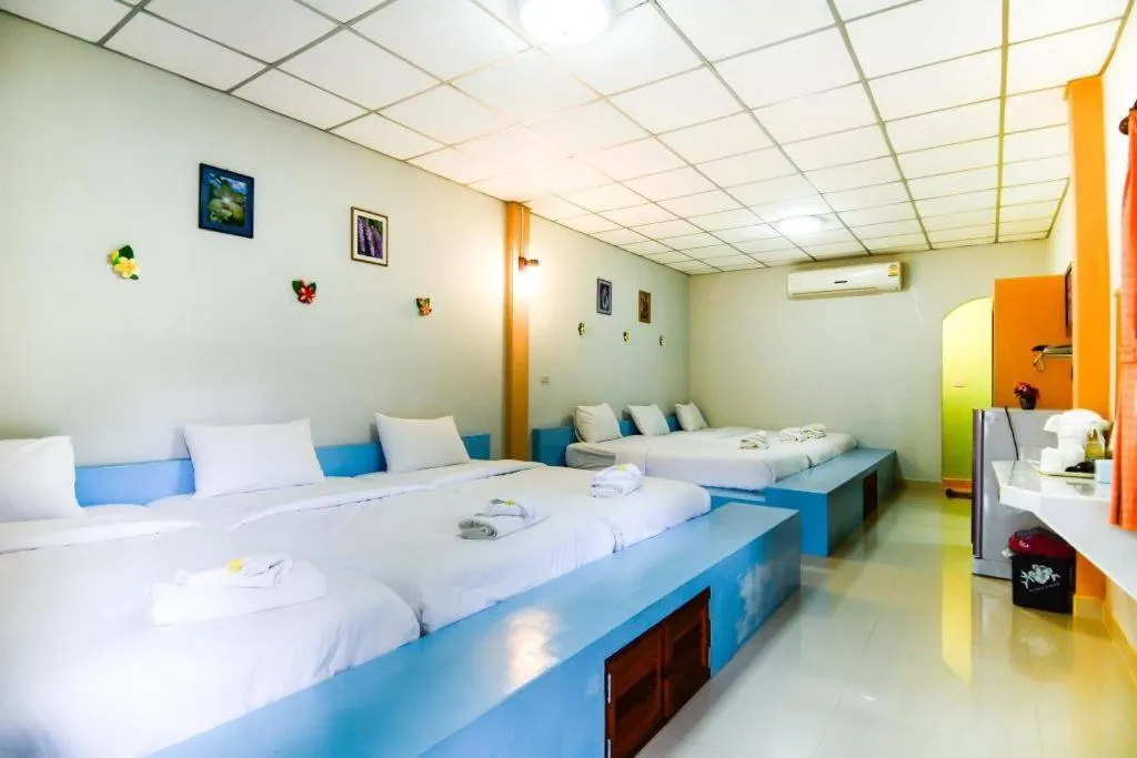 Bed in Tanaosri & Creekside Resort