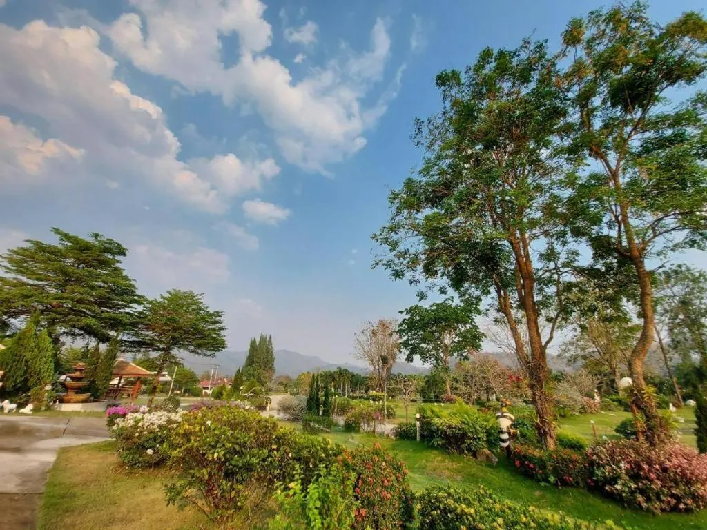 Tanaosri & Creekside Resort