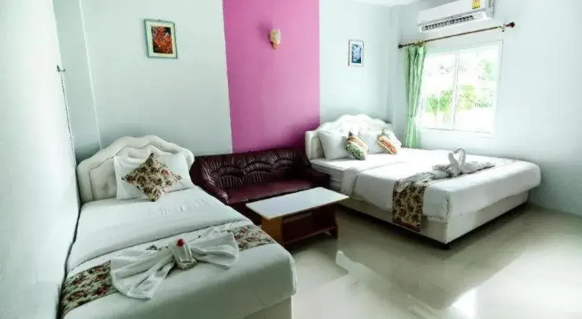 Bed in Tanaosri & Creekside Resort Bed in Tanaosri & Creekside Resort