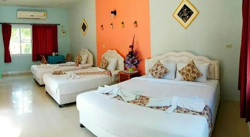 Bed in Tanaosri & Creekside Resort Bed in Tanaosri & Creekside Resort