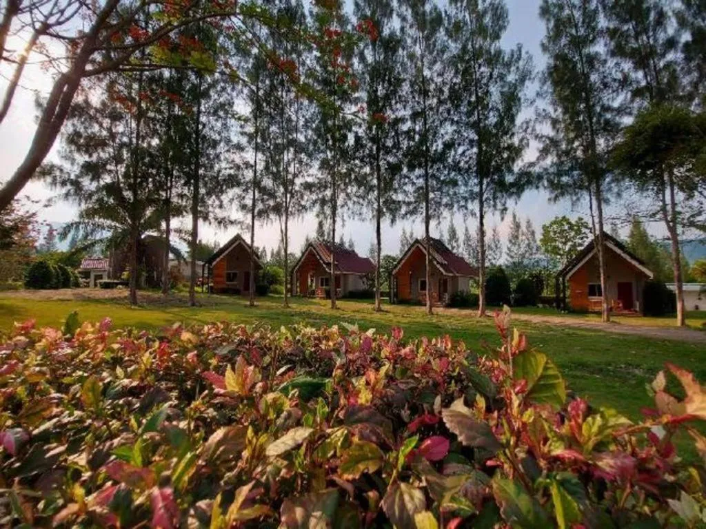 Tanaosri & Creekside Resort