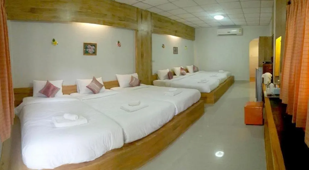 Bed in Tanaosri & Creekside Resort