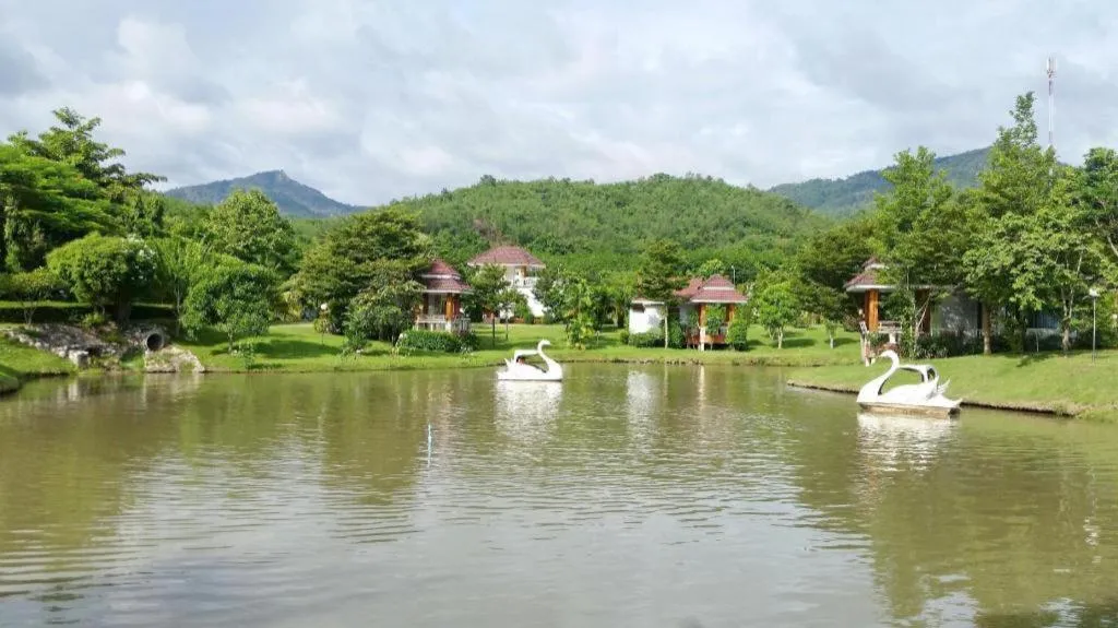 Tanaosri & Creekside Resort