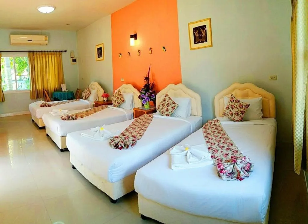 Bed in Tanaosri & Creekside Resort