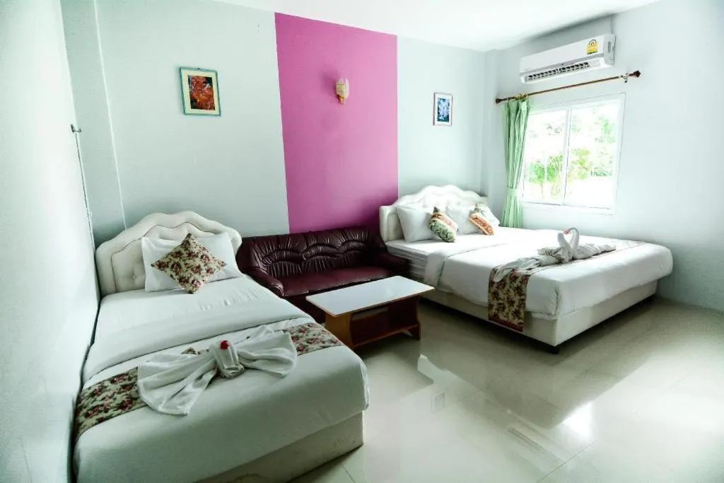 Bed in Tanaosri & Creekside Resort