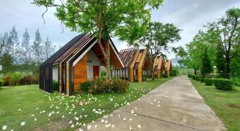 Tanaosri & Creekside Resort