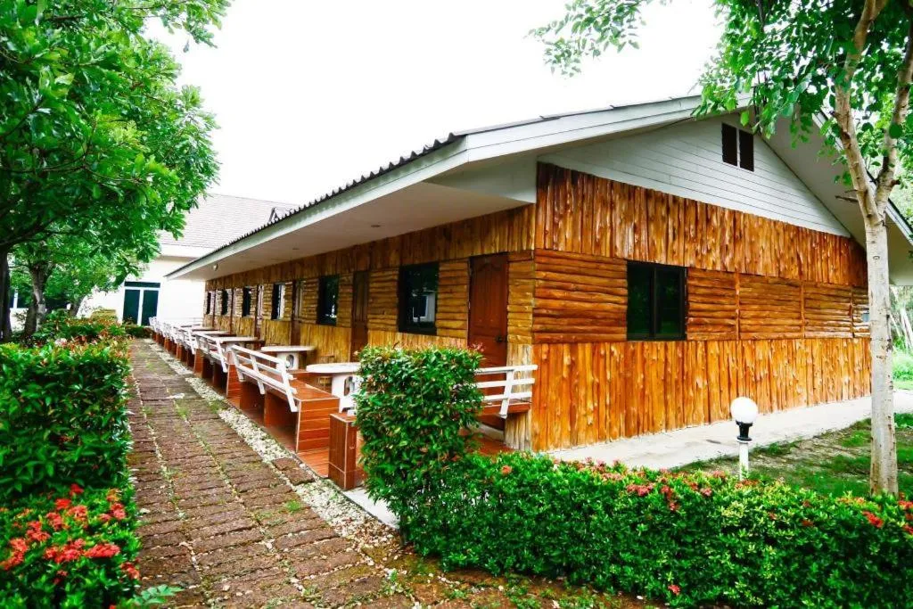 Tanaosri & Creekside Resort