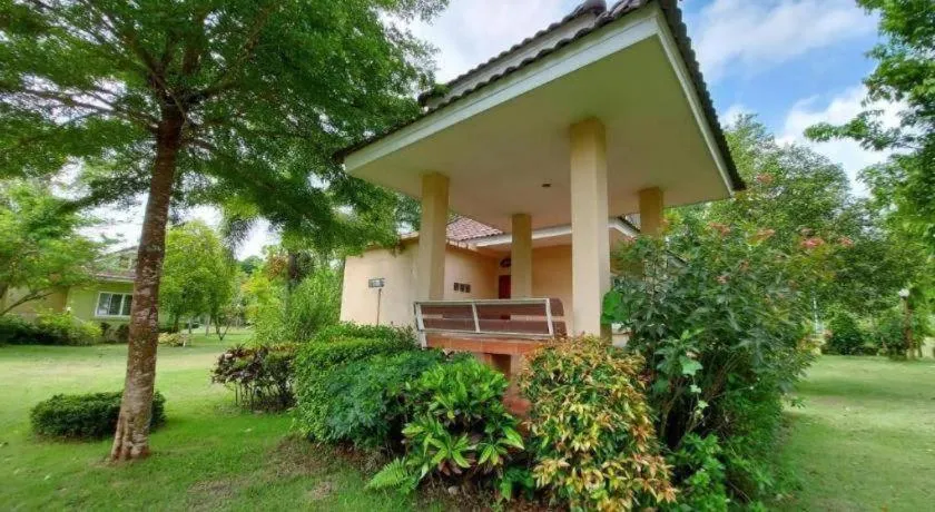 Tanaosri & Creekside Resort