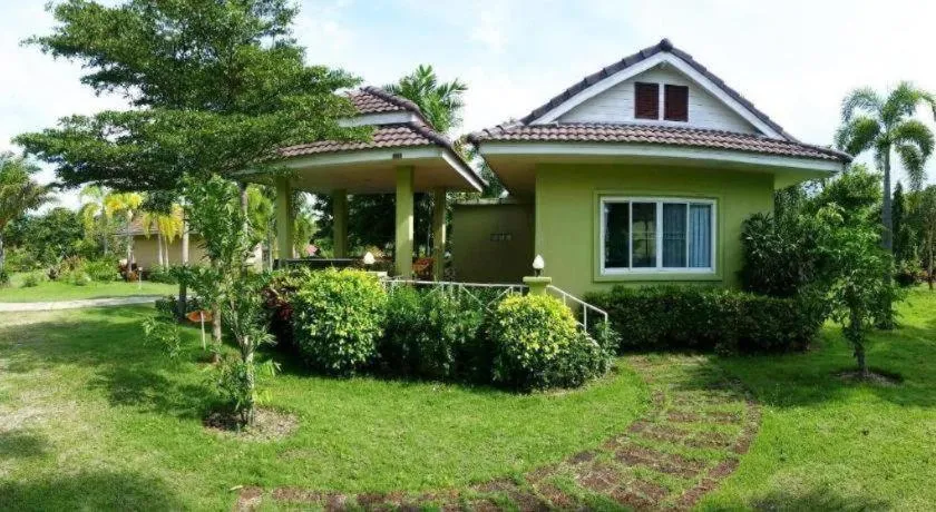 Tanaosri & Creekside Resort