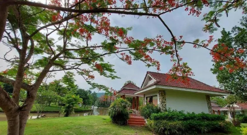 Tanaosri & Creekside Resort