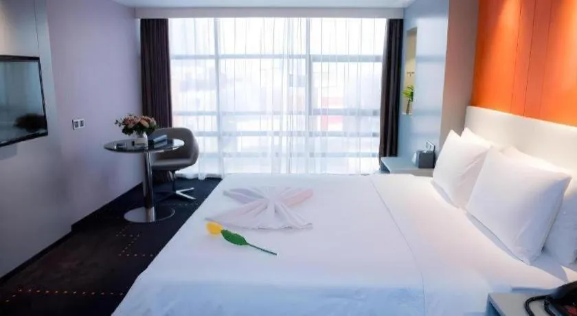 Bed in Aishang Hotel (Lecong Furniture Mall, Foshan)