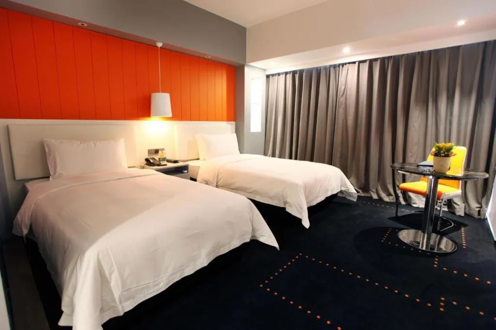 Bed in Aishang Hotel (Lecong Furniture Mall, Foshan)