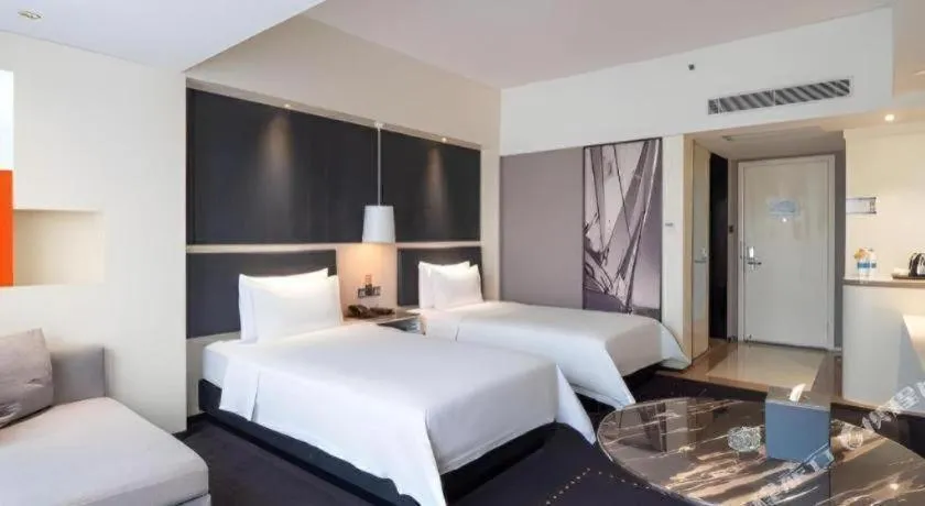 Bed in Aishang Hotel (Lecong Furniture Mall, Foshan)