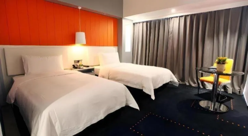 Bed in Aishang Hotel (Lecong Furniture Mall, Foshan)