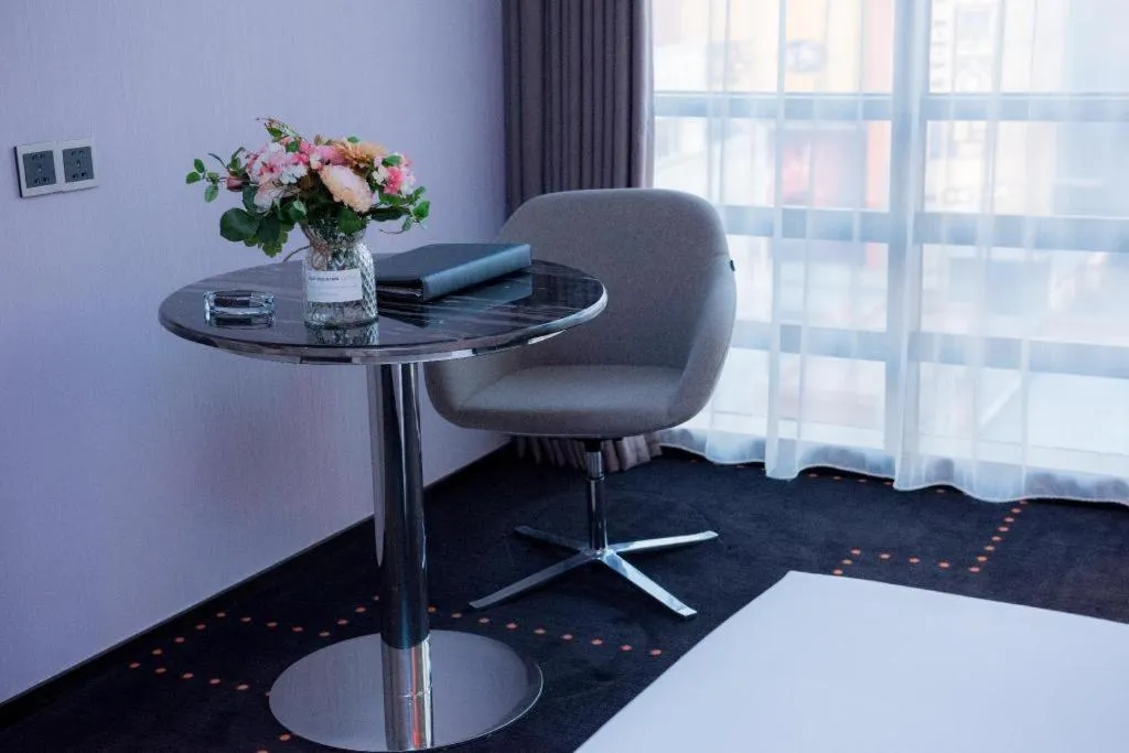 Bed in Aishang Hotel (Lecong Furniture Mall, Foshan)