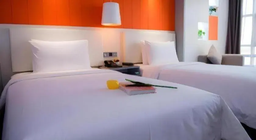 Bed in Aishang Hotel (Lecong Furniture Mall, Foshan) Bed in Aishang Hotel (Lecong Furniture Mall, Foshan)