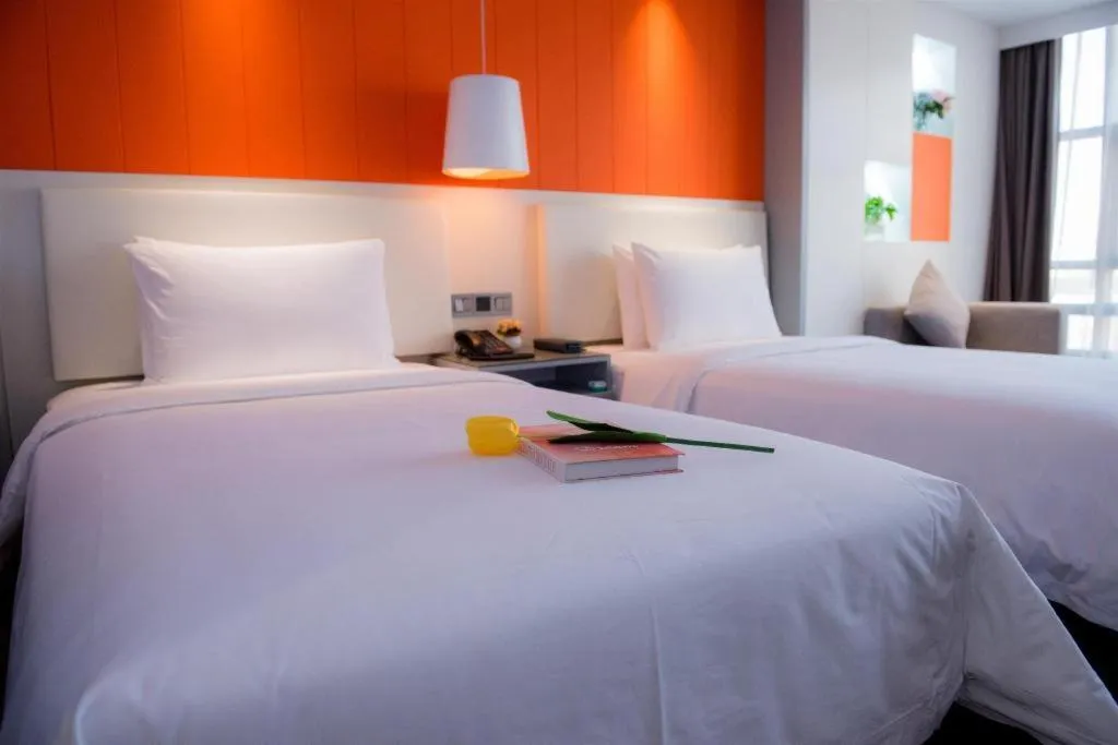 Bed in Aishang Hotel (Lecong Furniture Mall, Foshan)