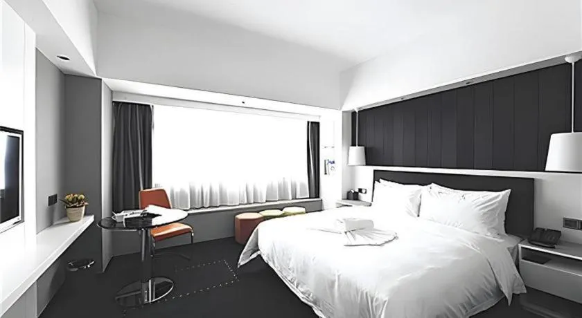 Bed in Aishang Hotel (Lecong Furniture Mall, Foshan)