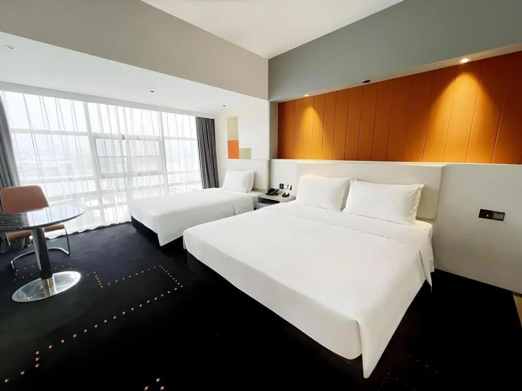 Bed in Aishang Hotel (Lecong Furniture Mall, Foshan)