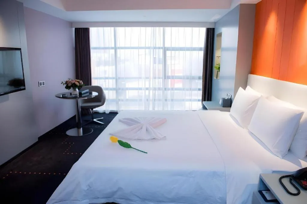 Bed in Aishang Hotel (Lecong Furniture Mall, Foshan)